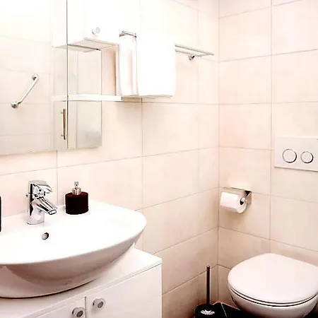 Grand Bedroom Aptm Palace Location