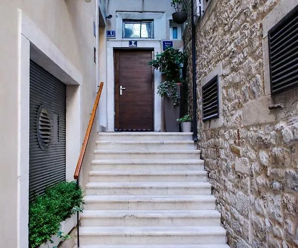 Grand Bedroom Aptm Palace Location * Split