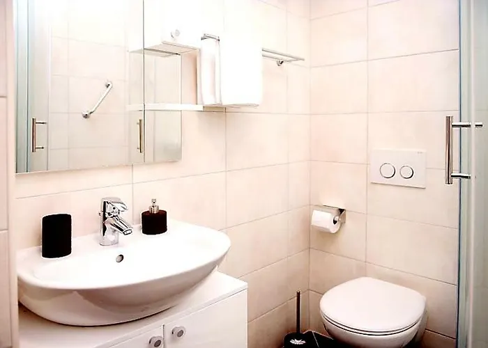 Grand Bedroom Aptm Palace Location