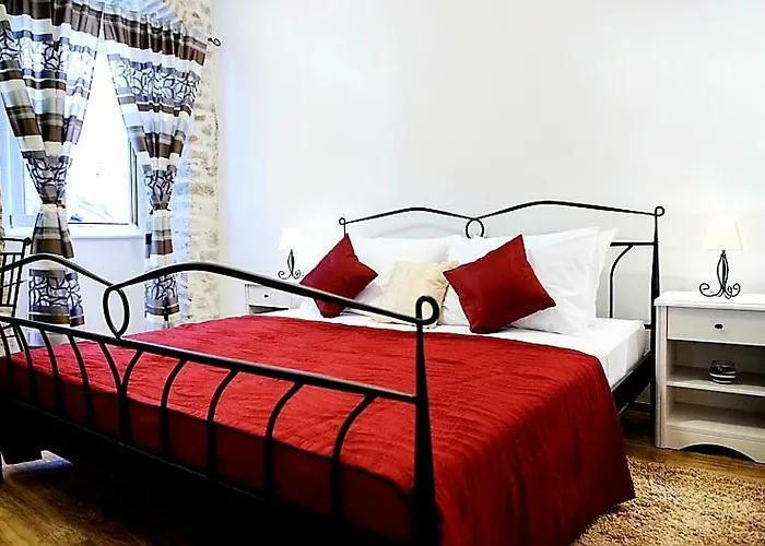 Grand Bedroom Aptm Palace Location * スプリト