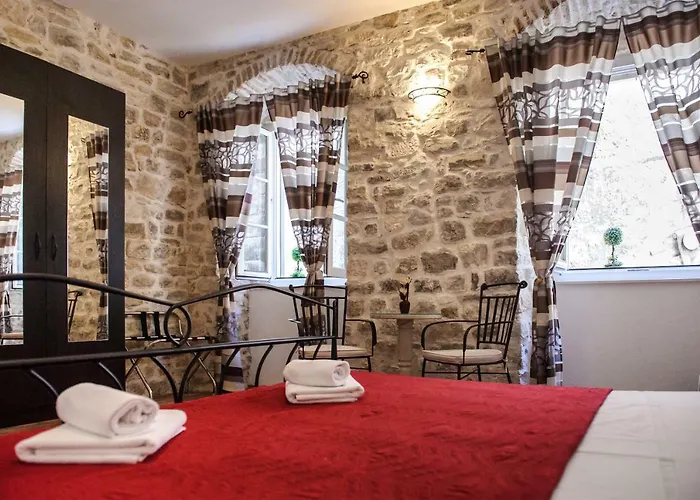 Grand Bedroom Aptm Palace Location *